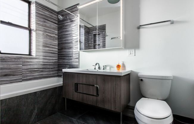 2 beds, 1 bath, $1,925, Unit 4846-3
