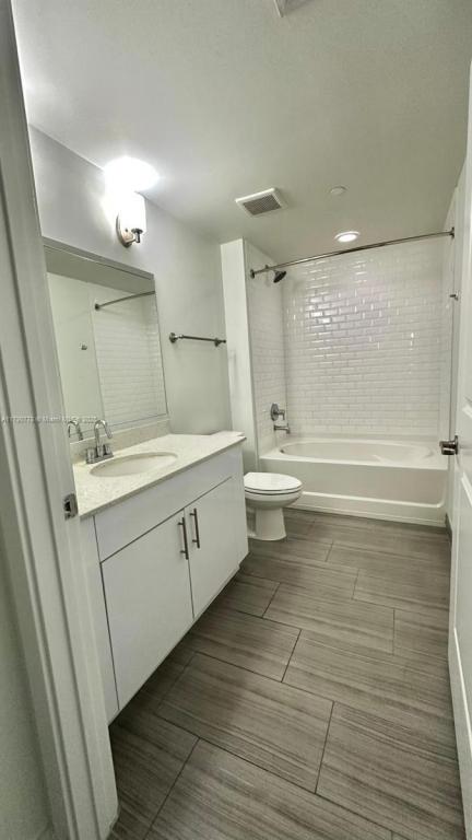 1 bed, 1 bath, 672 sqft, $2,600