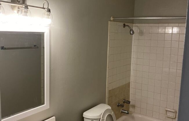 2 beds, 2 baths, 965 sqft, $1,095, Unit 30
