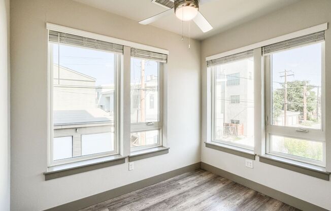3 beds, 3 baths, 900 sqft, $2,400, Unit 304