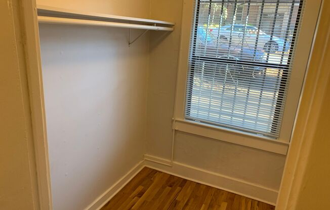 Studio, 1 bath, 330 sqft, $1,095, Unit D