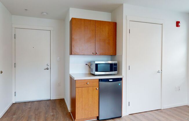 Studio, 1 bath, 180 sqft, $1,295, Unit 4400
