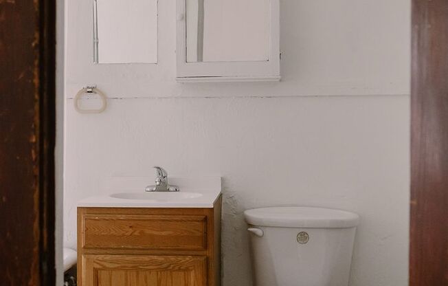 2 beds, 1 bath, 901 sqft, $1,250, Unit 315-21