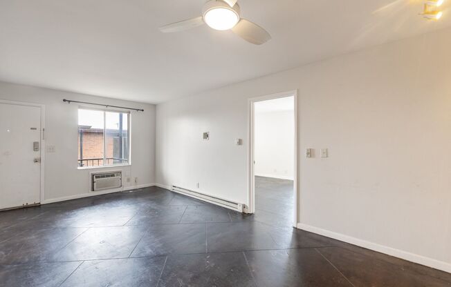 1 bed, 1 bath, $1,300, Unit # H 16