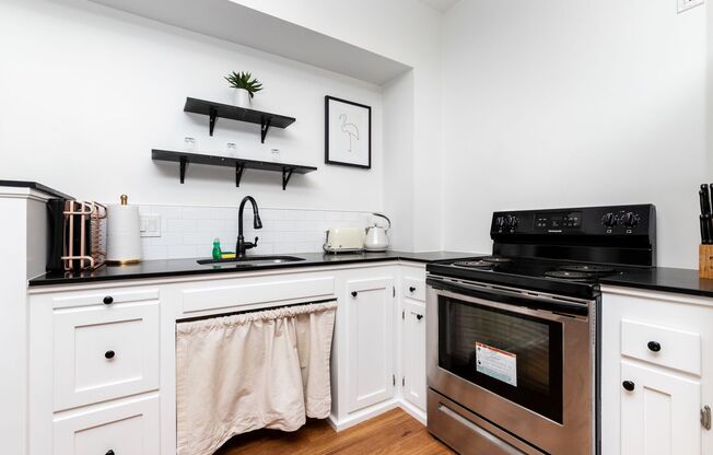 Studio, 1 bath, 300 sqft, $1,900, Unit Garden 1FL