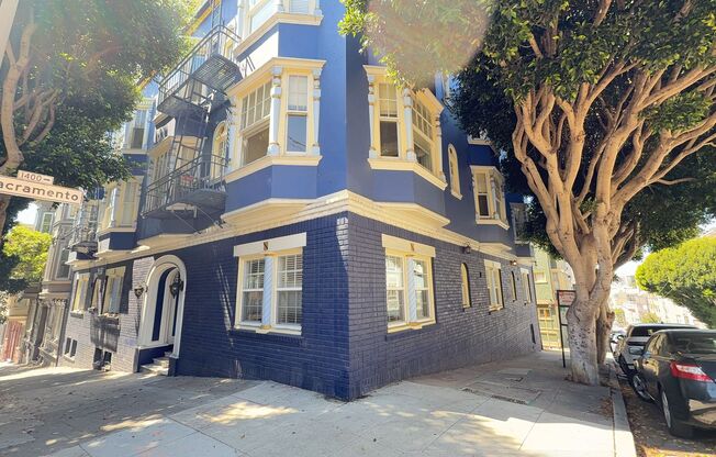 EPIC REA - Fantastic Location - Renovated and Historic Studio on Nob Hill!