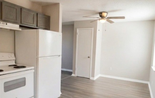 3 beds, 1 bath, 1,000 sqft, $1,099, Unit 1050