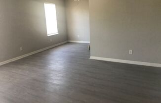 2 beds, 1 bath, $850, Unit 105 Chalet North Ct
