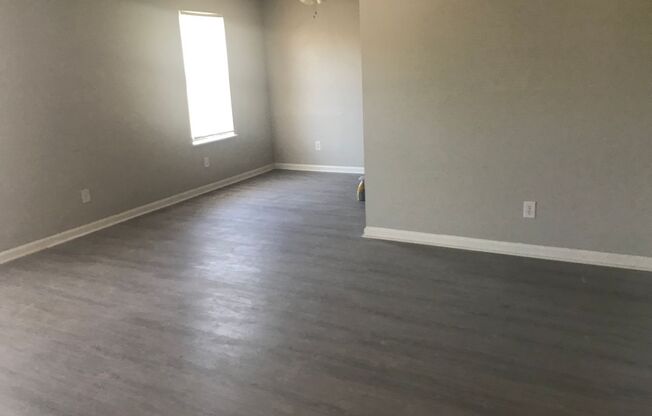 2 beds, 1 bath, $850, Unit 105 Chalet North Ct