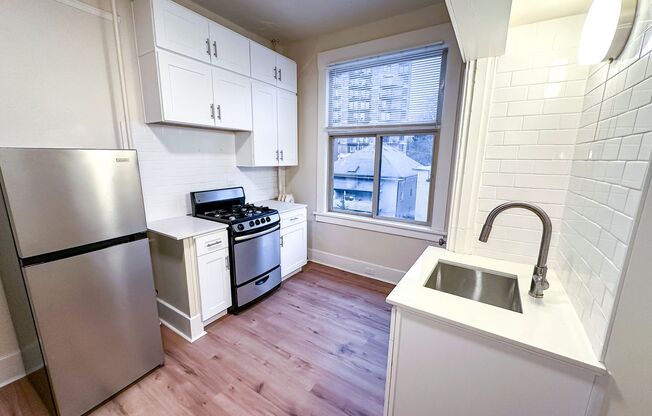 Studio, 1 bath, 180 sqft, $999