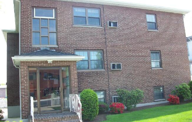 160 MAIN ST