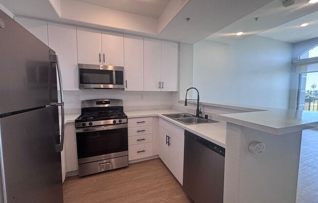 1 bed, 1 bath, 705 sqft, $2,548, Unit 322