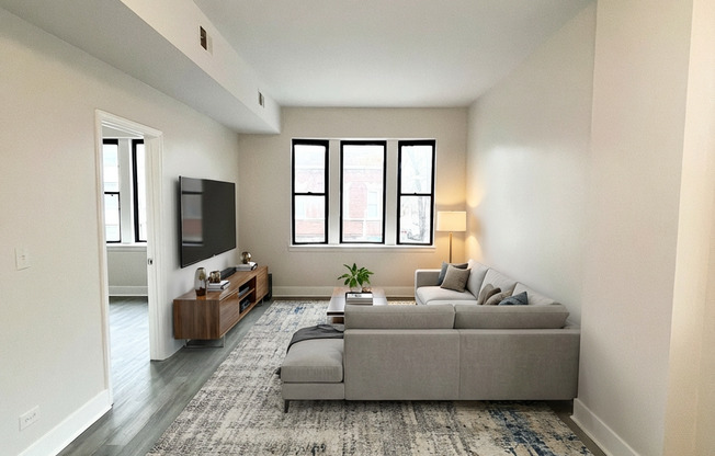 2258 S SACRAMENTO AVE