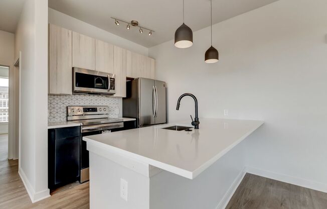 For Rent: Modern Urban Living at 115 W Hamburg – Your Ideal City Retreat Awaits!