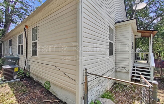 463 RAMONA ST NE
