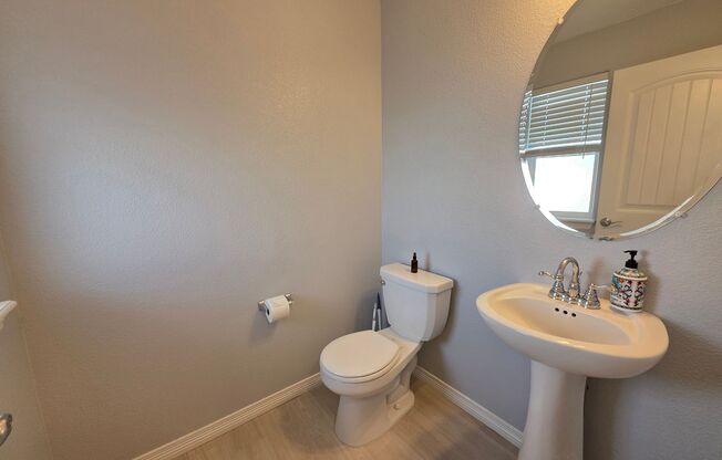 Gorgeous 4 Bed 3 bath Home In Lorson Ranch!!