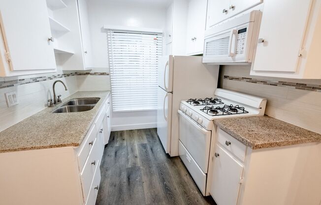 Studio, 1 bath, 595 sqft, $1,448, Unit 22