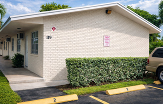 $995 Deposit w/ approved credit on this Great Neighborhood and Location - WASHER and DRYER IN UNIT!