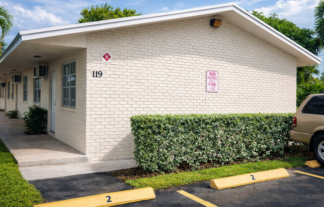 $995 Deposit w/ approved credit on this Great Neighborhood and Location - WASHER and DRYER IN UNIT!