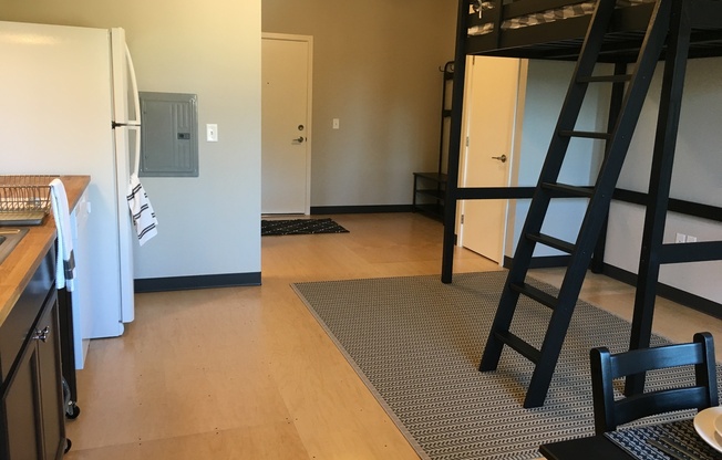 Studio, 1 bath, 331 sqft, $1,275, Unit 211
