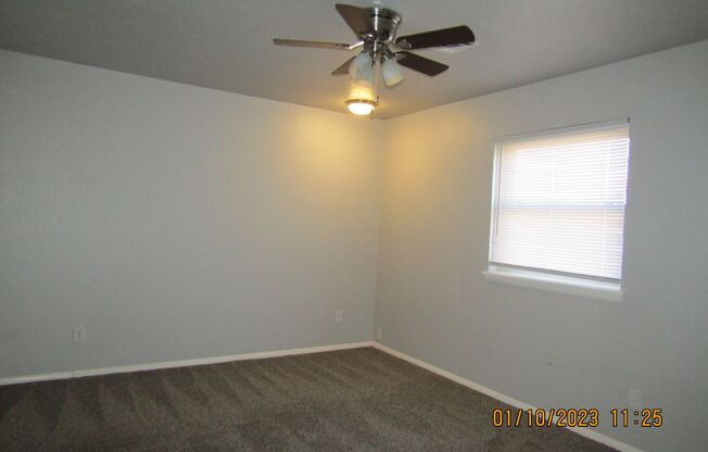 3 beds, 2 baths, $1,300