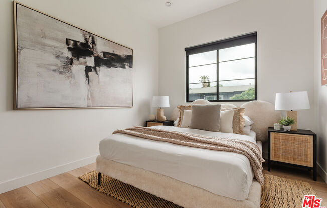 1954 1/2 S GARTH AVE