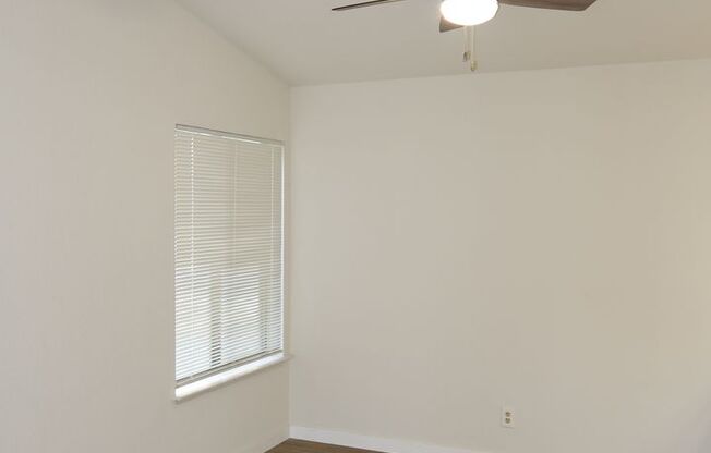 3 Bedrooms, 2 Baths Half-plex in Greenhaven