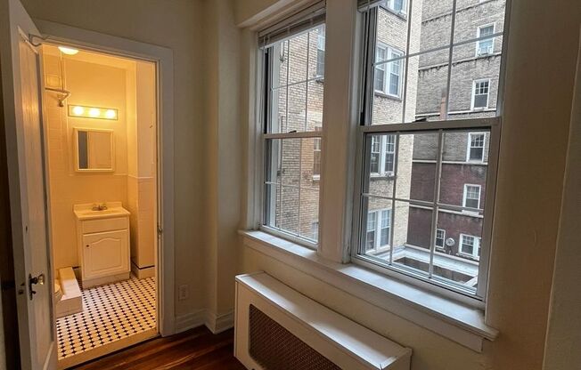 Studio, 1 bath, 294 sqft, $1,245, Unit New King Edward 2A4