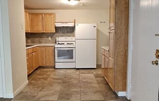 2 beds, 1 bath, $2,100, Unit 18