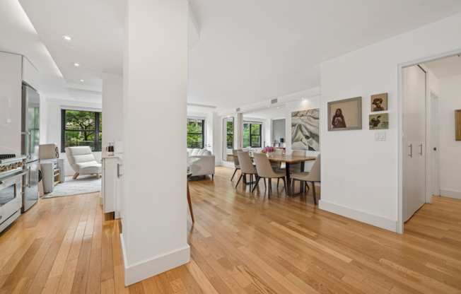 2 beds, 2 baths, $8,500, Unit 406