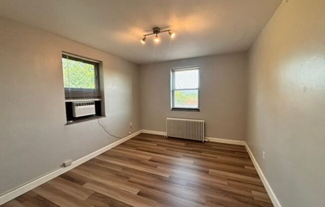 2 beds, 1 bath, 800 sqft, $1,799, Unit 6230 Fifth Ave. #325E