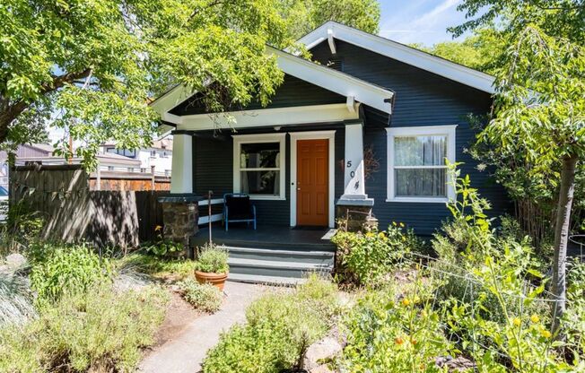Charming Bungalow In the Heart of Downtown, Furnished 2 Bedroom/1 Bath. Flexible Lease Terms