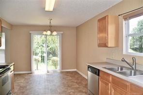 3 beds, 2.5 baths, $1,750