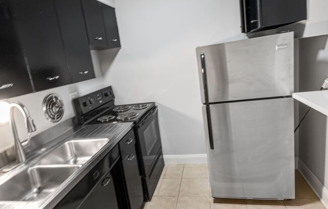 Studio, 1 bath, 359 sqft, $1,400, Unit 4F