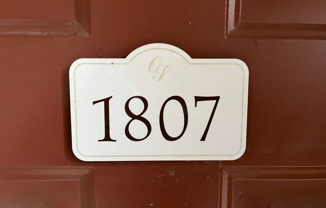 2 beds, 1 bath, 848 sqft, $1,900, Unit 1807