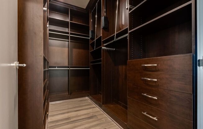 3 beds, 5 baths, $18,975, Unit # 4305