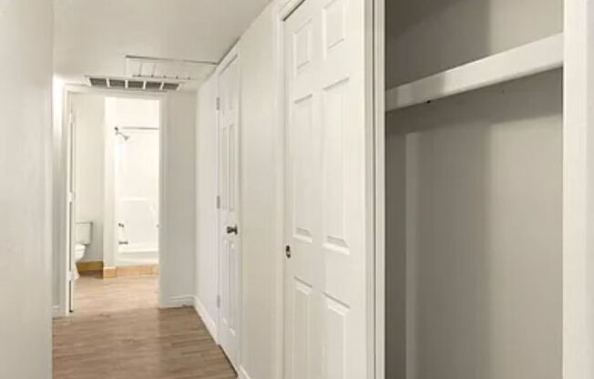 2 beds, 1 bath, 900 sqft, $1,025, Unit 122