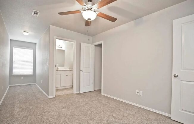 3 beds, 2.5 baths, 1,101 sqft, $1,300, Unit 1008B