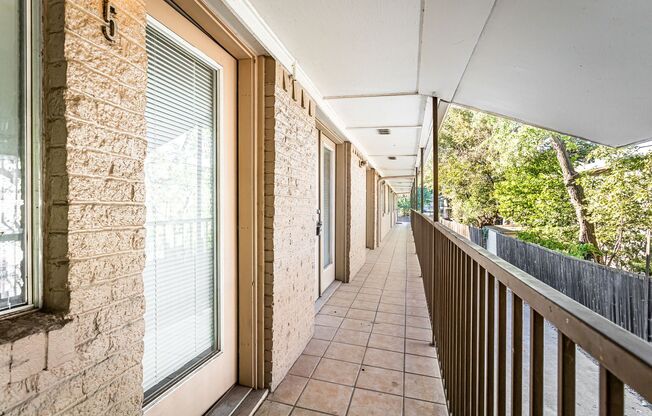 2 Bedroom, 2 Bath Apartment in Munger Place!