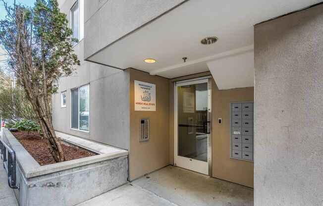 Studio, 1 bath, 180 sqft, $950, Unit Unit A306