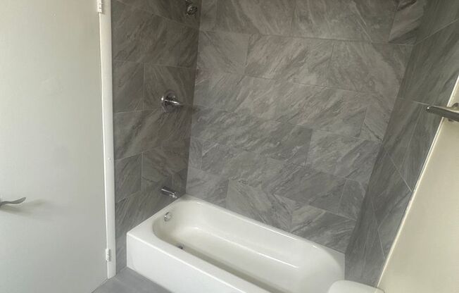 1 bed, 1 bath, 800 sqft, $1,725, Unit 3355 #104