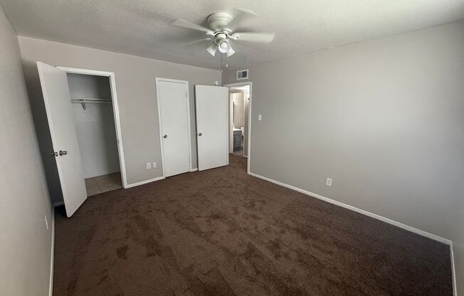 2 beds, 1 bath, $899, Unit 11
