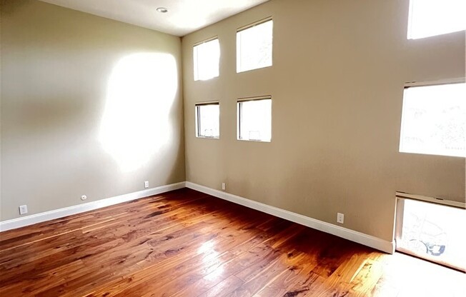 600 FLOWER AVE