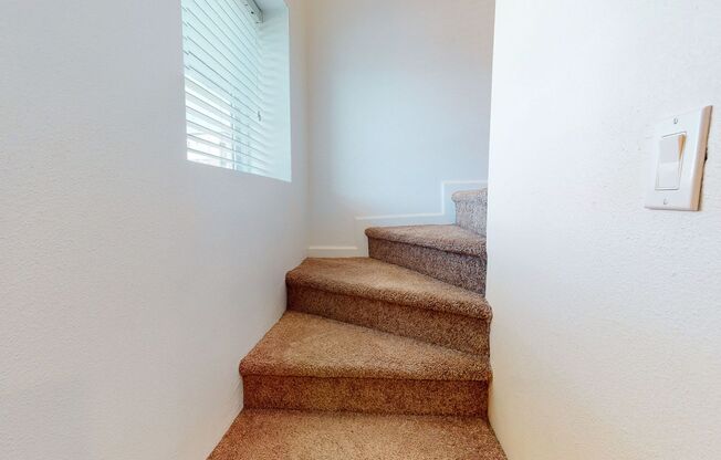 1 bed, 1.5 baths, 650 sqft, $1,375, Unit 208