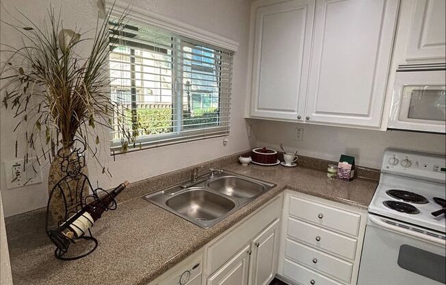 1 bed, 1 bath, 750 sqft, $2,340, Unit 1611