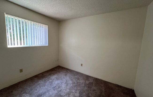 2 beds, 1 bath, 669 sqft, $1,245, Unit 33