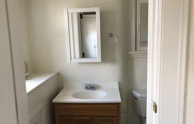 Studio, 1 bath, $625, Unit 11 - 1