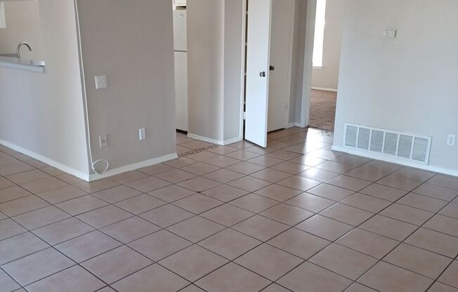 3 beds, 2 baths, 1,320 sqft, $1,320, Unit 79