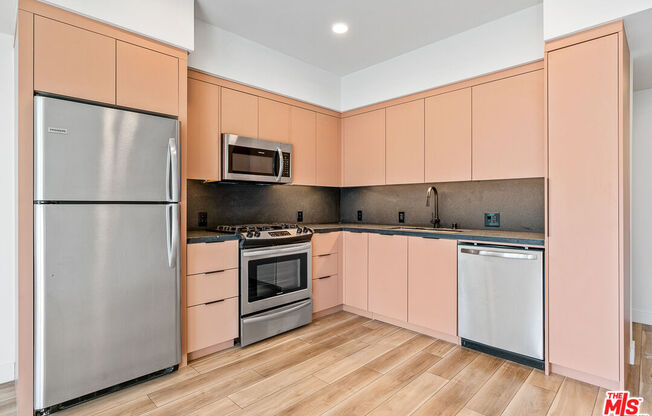 Studio, 1 bath, 555 sqft, $3,095, Unit 407