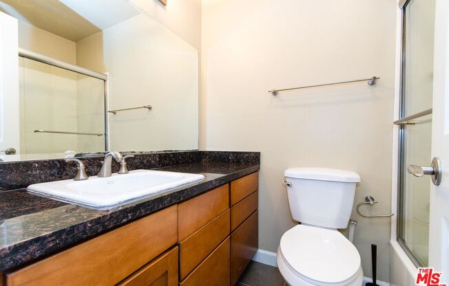 2 beds, 2 baths, 953 sqft, $4,300, Unit 561